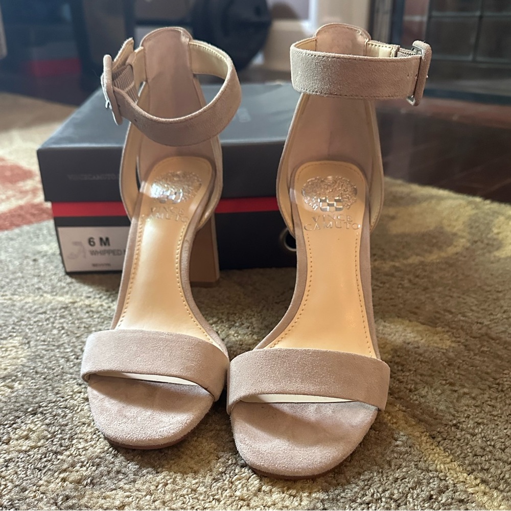 EUC Vince Camuto Bevyn heels